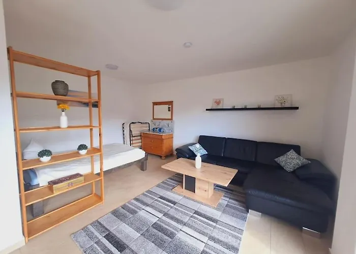 Zentrale 1 In شقة